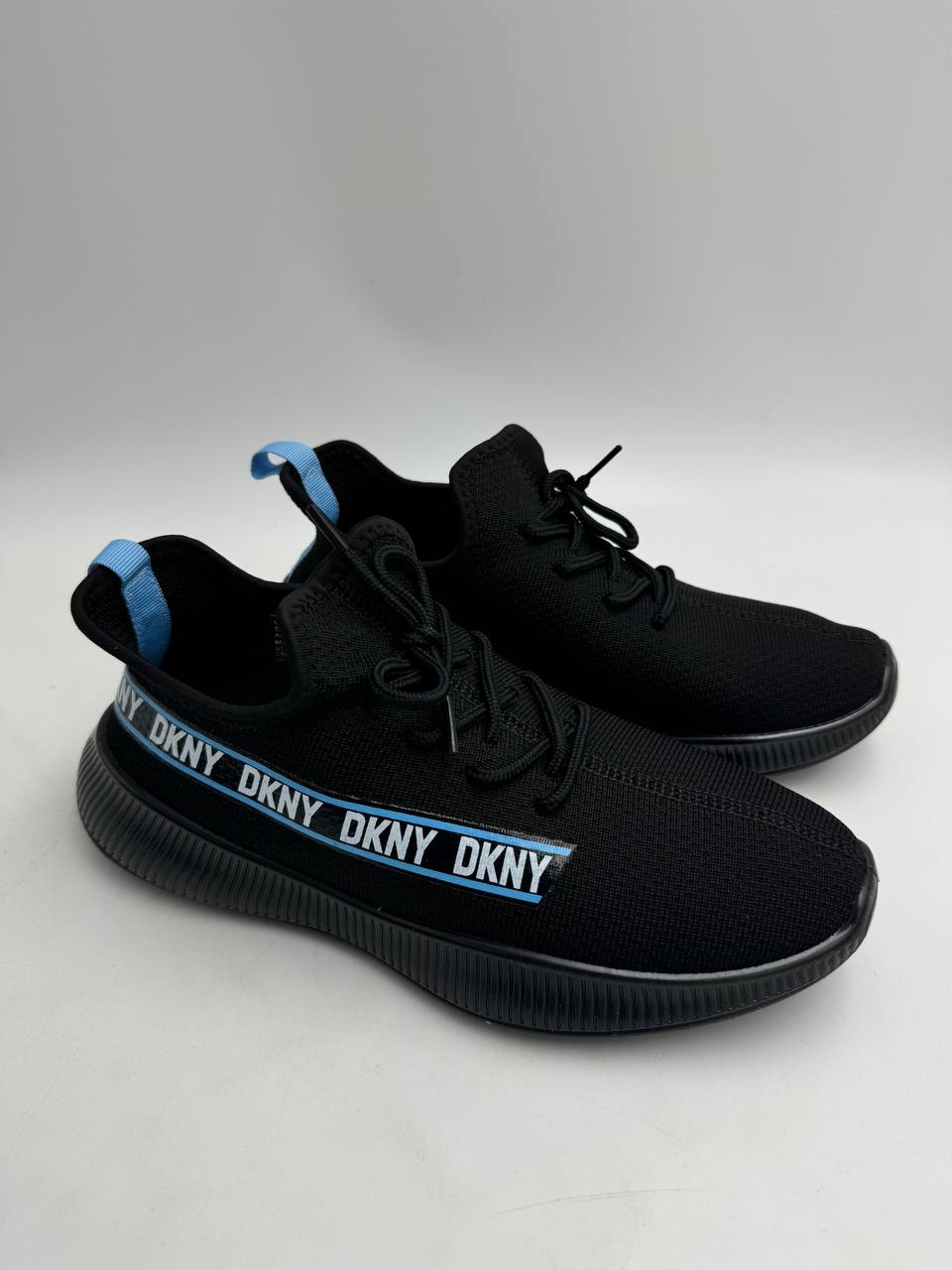 Кроссовки DKNY / Размер 5US