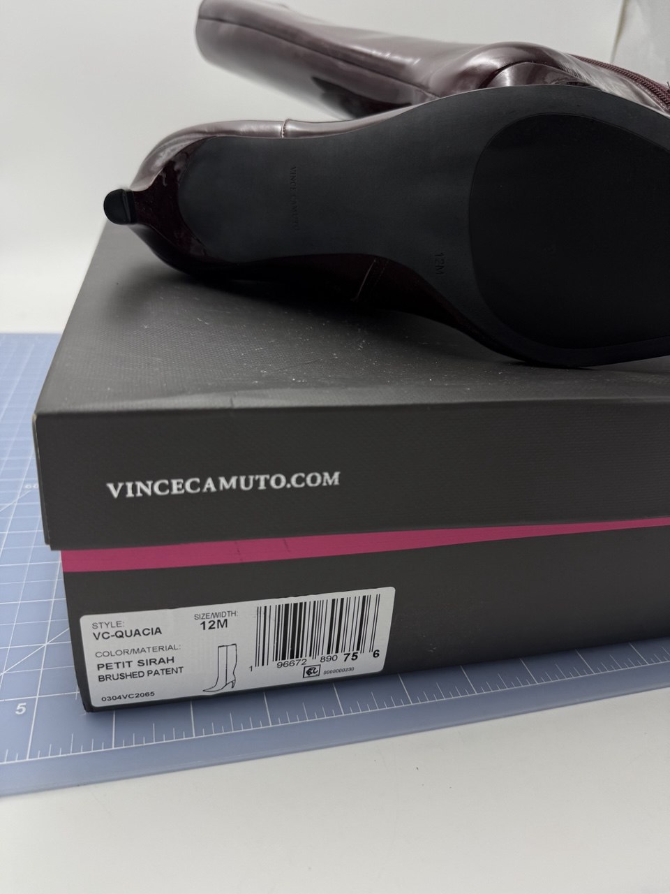 Бордовые сапоги Vince Camuto